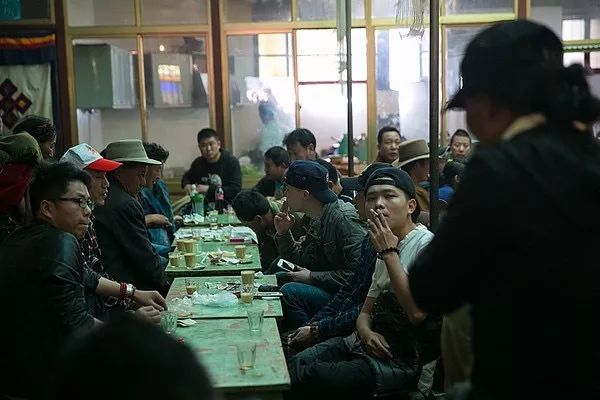 在拉萨泡茶馆是种什么体验？