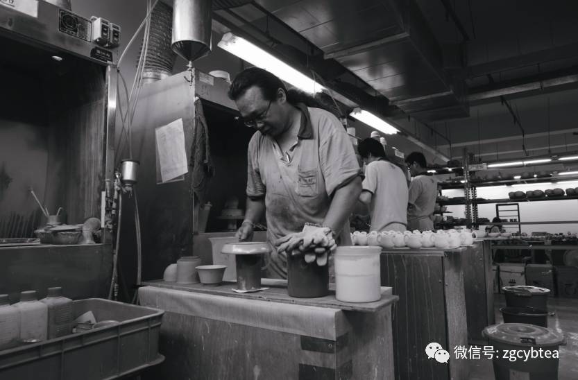 头号陶贩：从摆地摊卖烟灰缸到台湾80%的茶人茶馆都用他做的茶器
