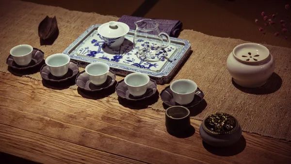 谁说喝茶是一门让人破产的艺术?那是他没学蹭茶这门必修课!