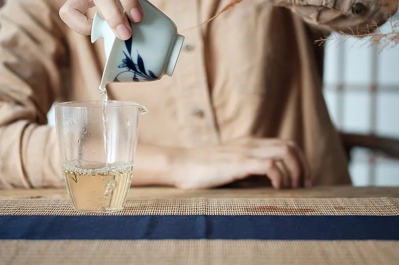 看高级黑如何点评12星座茶人？​内容简直尖酸刻薄到令人发指