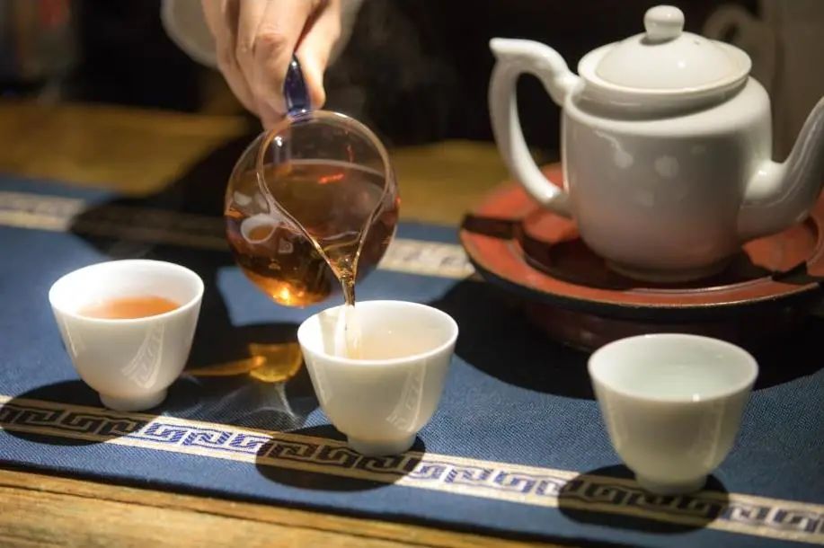 喝钱是种什么体验我们不知道，我们只知道喝茶穷一生！