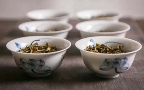 上流社会喝茶用水指南：你确定依云真的是高端水？