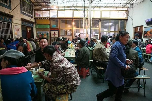 在拉萨泡茶馆是种什么体验？