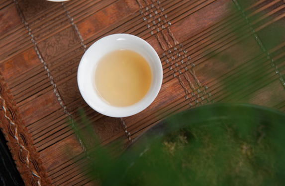 九九喝对茶丨春回大地，惊醒万物，不妨携友赏花再来杯好茶！