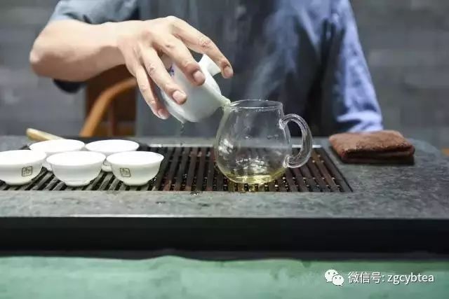 与茶店老板相比，你们的泡茶技术之间只差这篇冲泡秘籍