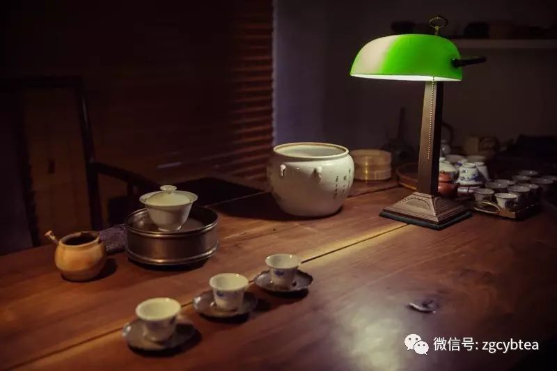 在一个有六千件古茶器、五千块宋窑砖、数百件老家具的地方喝茶是什么感受？