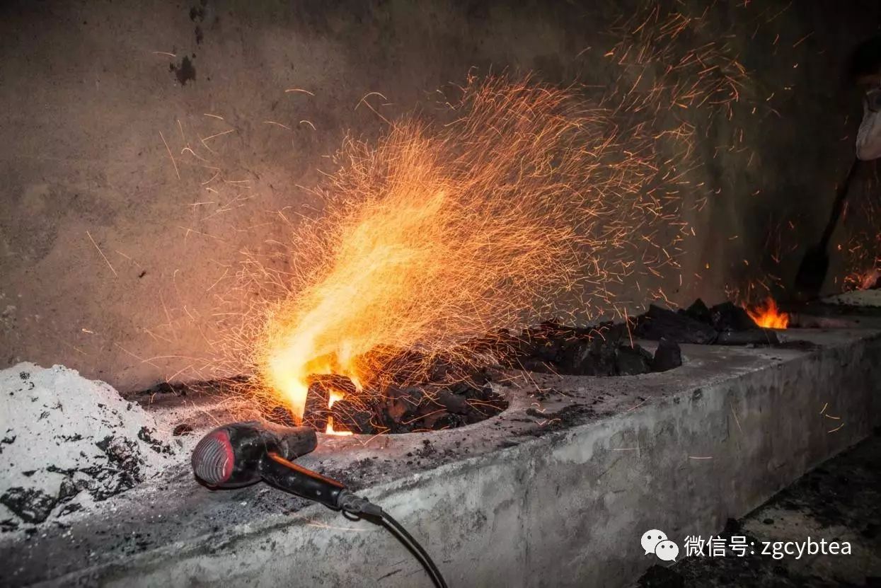 茶亲时代:几千公里外不相识的两个陌生人,用茶汤调浓了血缘关系