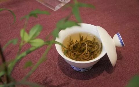 把茉莉跟茶凑一起就成了茉莉花茶?真正的花茶工艺可能是花半辈子都学不会的绝技!