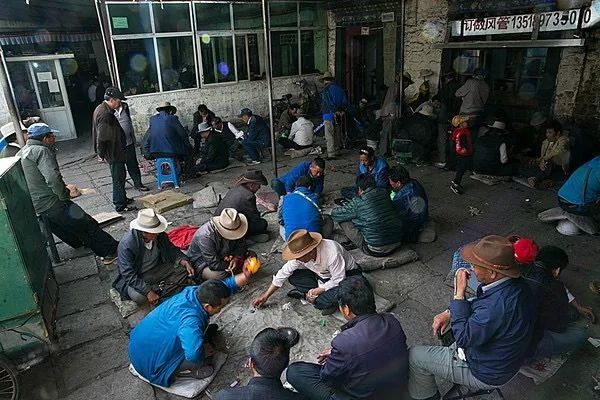 在拉萨泡茶馆是种什么体验？