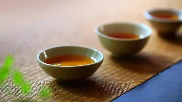 如果你还在认为茶就是要单芽的好，那我劝你多长点心眼