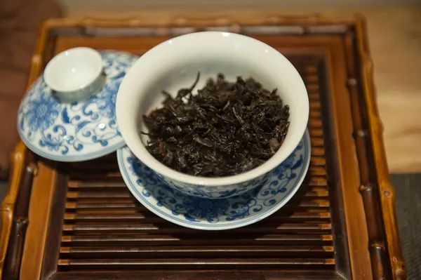 变质茶叶到底能不能喝?普洱茶专家周红杰为你详解