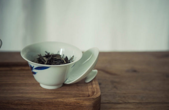 冲泡过的茶叶/茶汤还能变“废”为宝？今天我来告诉你，与茶有关的生活小妙招！