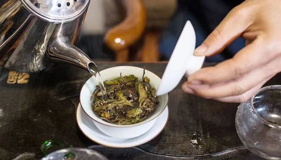 开学第一课：和茶托女友喝2次茶花费21万！茶圈骗术又披上什么新外套？