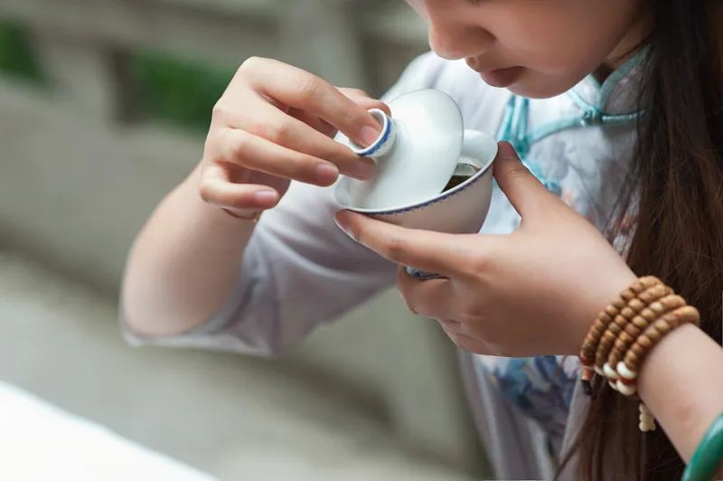 茶不是生命必需品；喝茶也不是一种信仰，但就是没有理由去拒绝它