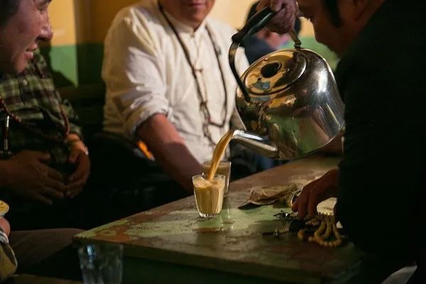 在拉萨泡茶馆是种什么体验？