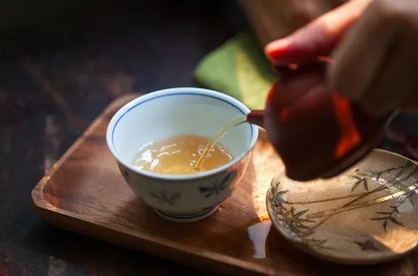 疯狂实验：饼、砖、沱,不同的紧压茶该用哪种工具撬茶最省力？