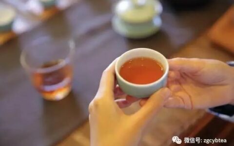 茶亲时代:几千公里外不相识的两个陌生人,用茶汤调浓了血缘关系