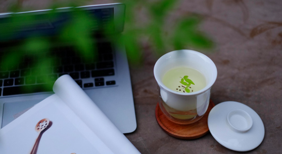 九九喝对茶丨春回大地，惊醒万物，不妨携友赏花再来杯好茶！