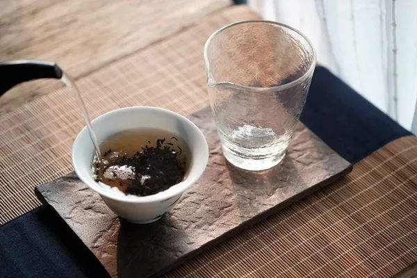 变质茶叶到底能不能喝?普洱茶专家周红杰为你详解