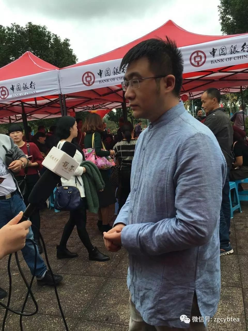 茶亲时代:几千公里外不相识的两个陌生人,用茶汤调浓了血缘关系