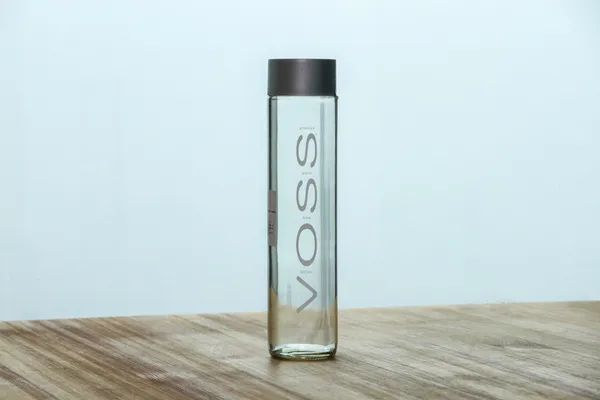上流社会喝茶用水指南：你确定依云真的是高端水？