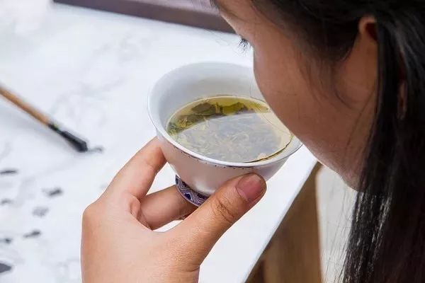 把茉莉跟茶凑一起就成了茉莉花茶?真正的花茶工艺可能是花半辈子都学不会的绝技!