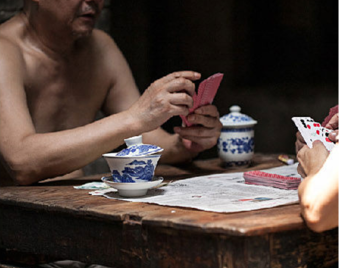 在茶的世界里，炎热可以这么写：渥堆、3秒出汤、八分熟普洱...
