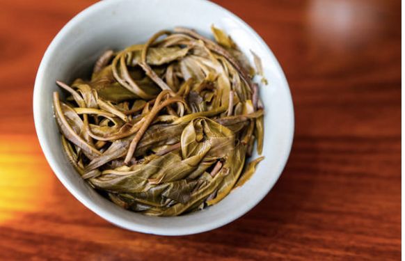 “包皮党”广告横行各大头条，假茶“三爬老班章熟茶”已是茶界耻辱，造假毒瘤无法监管？