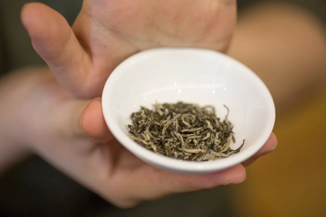 我们用6种茶叶做香薰，结果一办公室的人都围着香薰机“醉生梦死”！