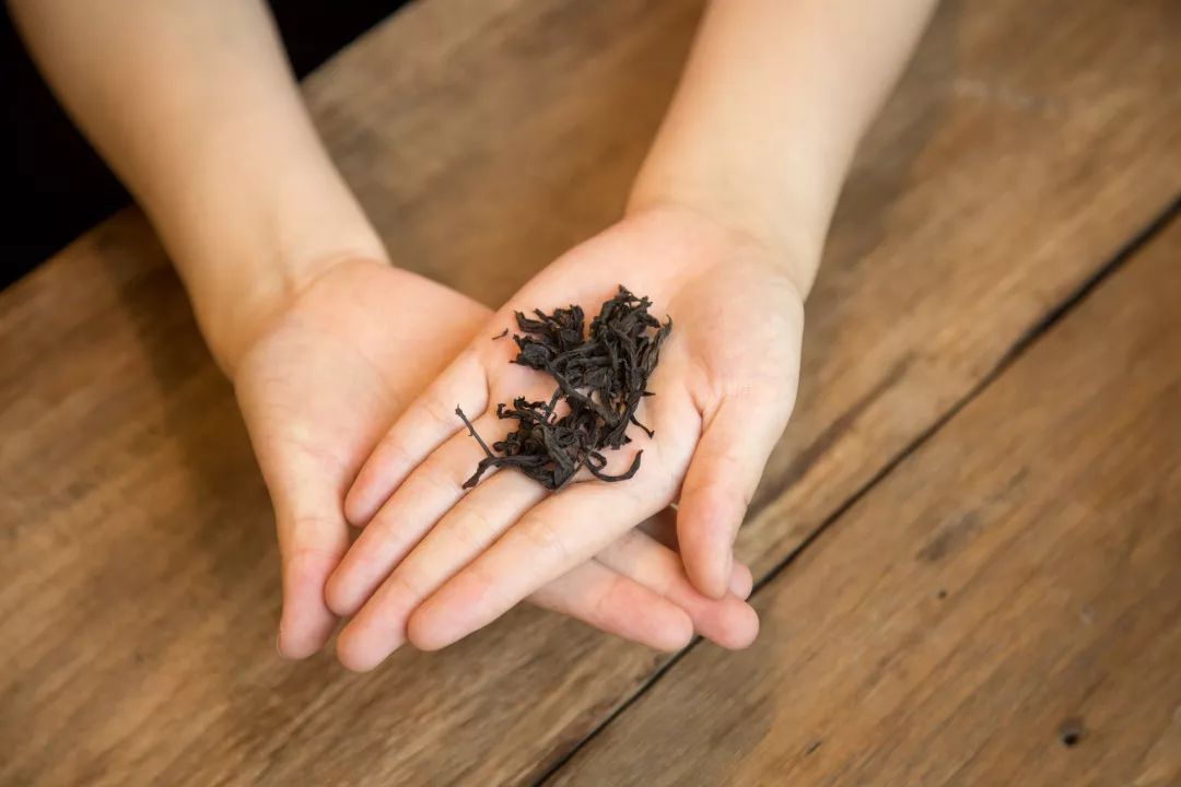 我们用6种茶叶做香薰，结果一办公室的人都围着香薰机“醉生梦死”！