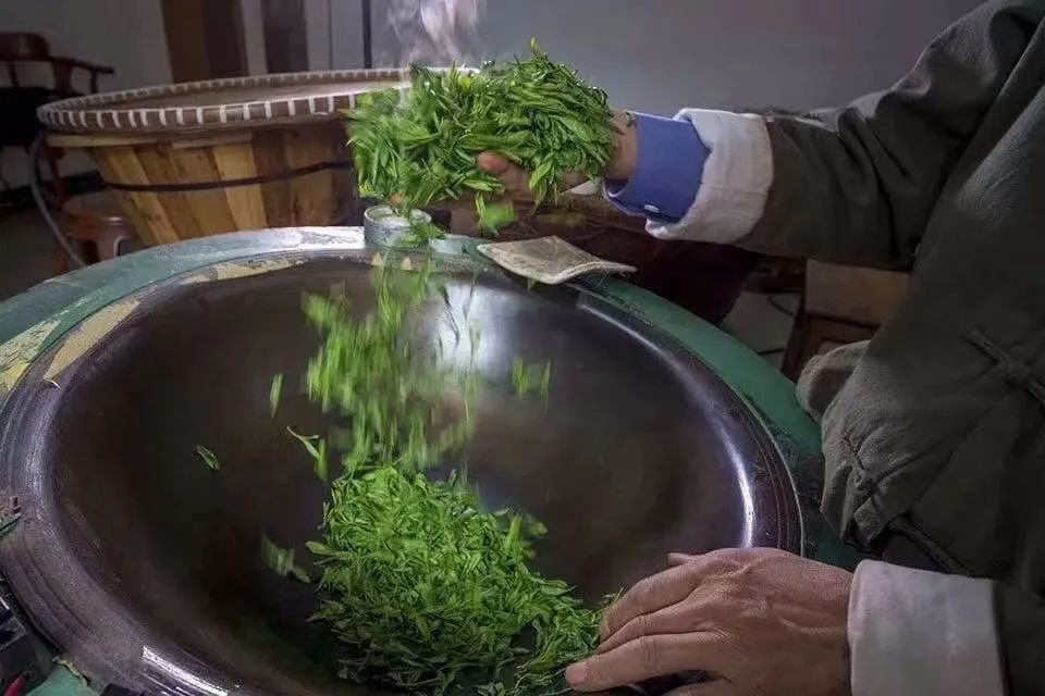 这些与西湖龙井“宿命缠绵”的制茶大师们