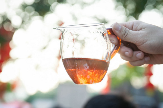 九九喝对茶丨春回大地，惊醒万物，不妨携友赏花再来杯好茶！