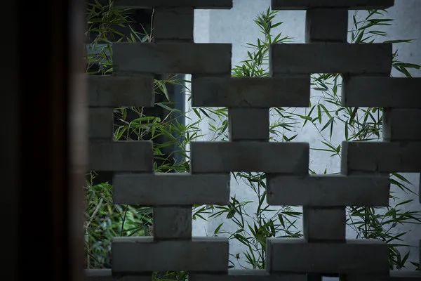喝茶的时候嘴里为什么会干？是喝到鹤顶红了吗？