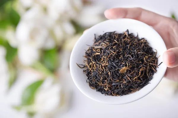 红茶如何预防心血管疾病？大约20年前，浙大茶学博导屠幼英就开始推本溯源