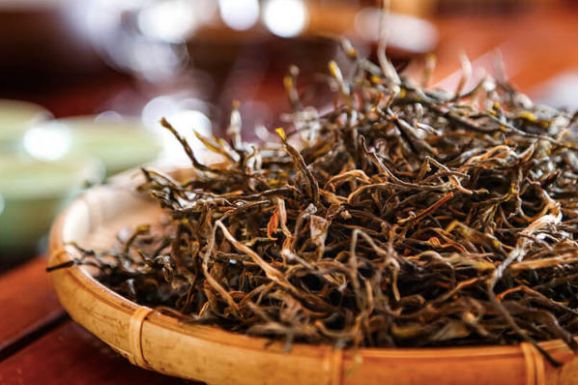 “包皮党”广告横行各大头条，假茶“三爬老班章熟茶”已是茶界耻辱，造假毒瘤无法监管？