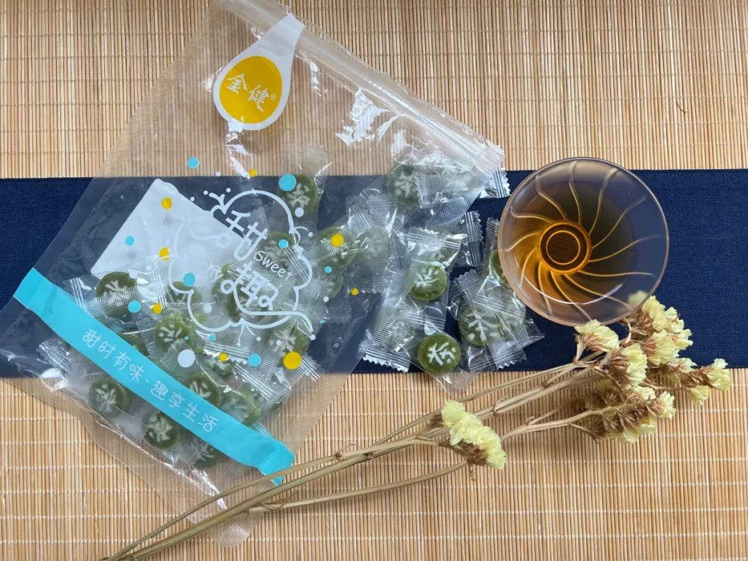 一口气吃完5款 (12种口味) 茶糖，我们找到了其中最好吃的！