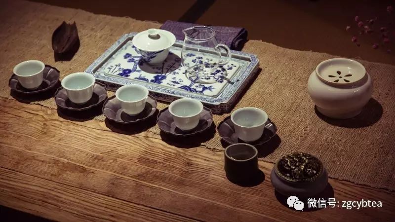 在一个有六千件古茶器、五千块宋窑砖、数百件老家具的地方喝茶是什么感受？