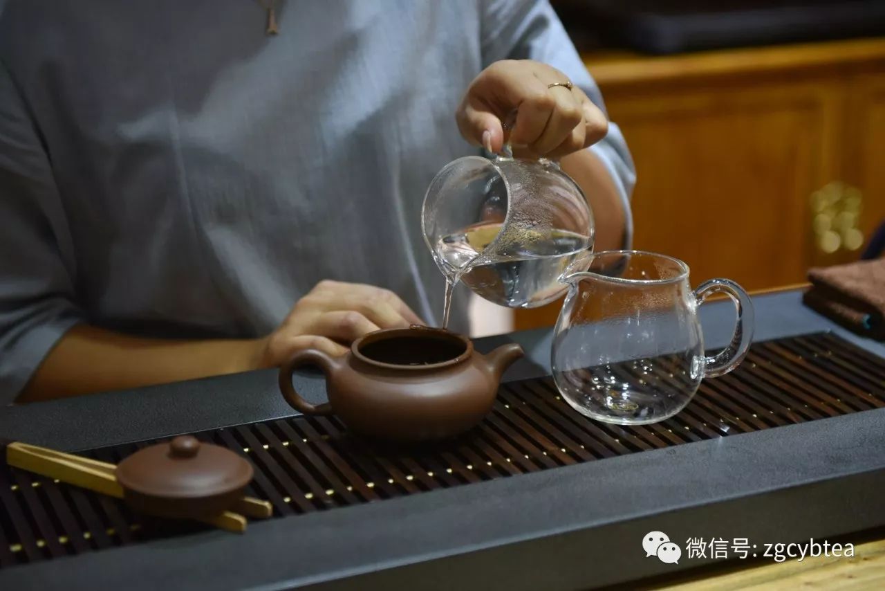 同款茶,茶馆老板泡出千元级滋味,你只泡出百元级,秘诀在哪儿?