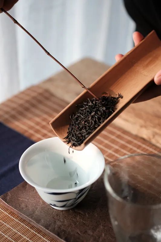 劣质茶也有味儿！闻“味”识茶，茶奥网带你甄别买茶必须规避的气味“痛点”