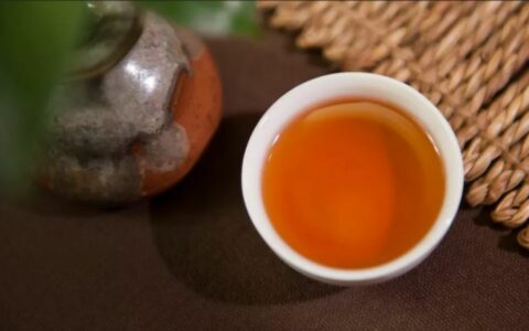 喊话某知名茶企：好好做铁观音不好吗？非把铁观音非遗名号监制到岩茶上？