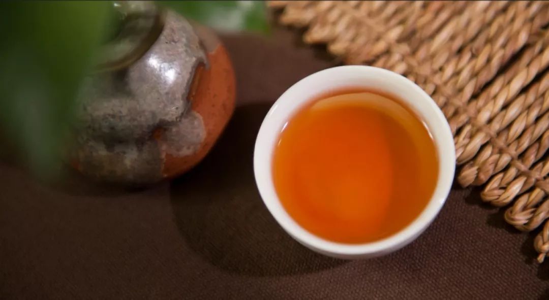 喊话某知名茶企：好好做铁观音不好吗？非把铁观音非遗名号监制到岩茶上？