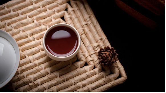 “包皮党”广告横行各大头条，假茶“三爬老班章熟茶”已是茶界耻辱，造假毒瘤无法监管？