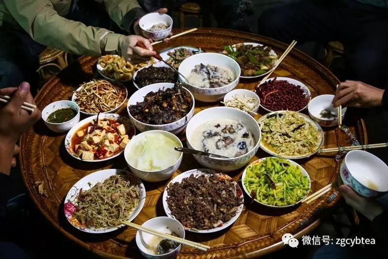 茶亲时代:几千公里外不相识的两个陌生人,用茶汤调浓了血缘关系
