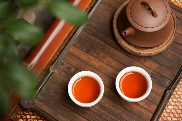 喝茶的时候嘴里为什么会干？是喝到鹤顶红了吗？