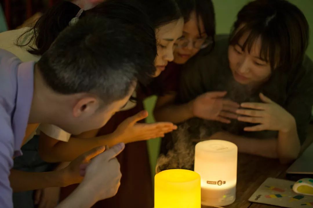 我们用6种茶叶做香薰，结果一办公室的人都围着香薰机“醉生梦死”！