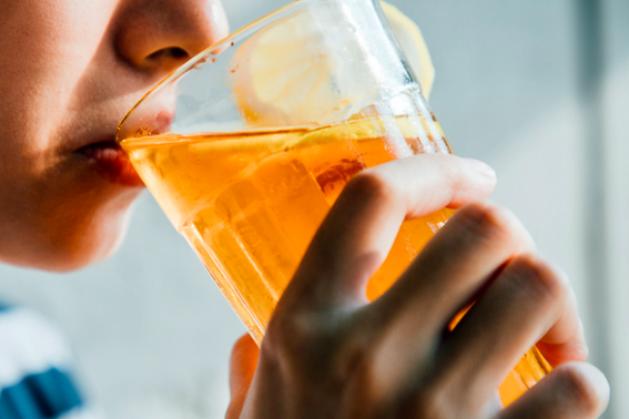 什么是莓茶？莓茶又是怎么“流行”起来的？为何深受众人喜爱？我们试图寻找其中的答案！