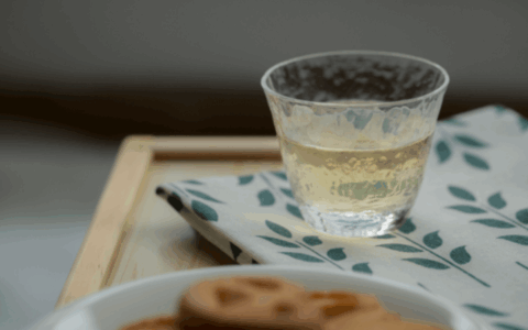 20万一斤的白毫银针：那些“天价茶”真的只是“智商收割机”吗？