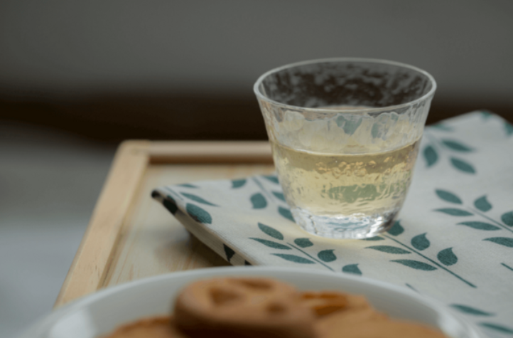 20万一斤的白毫银针：那些“天价茶”真的只是“智商收割机”吗？