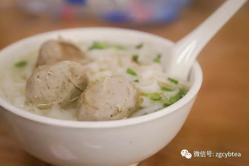 全国2862个县中它毫不起眼,却用牛肉丸和白溪茶氤氲了客家山乡梦