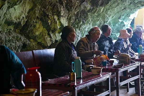 在拉萨泡茶馆是种什么体验？